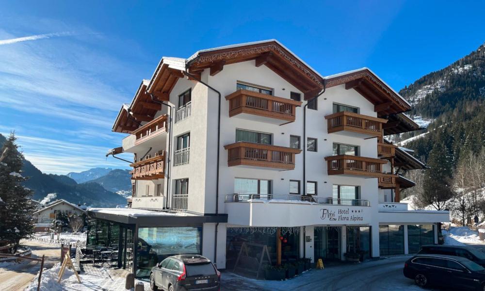 Hotel Flora Alpina Campitello di Fassa Exterior foto